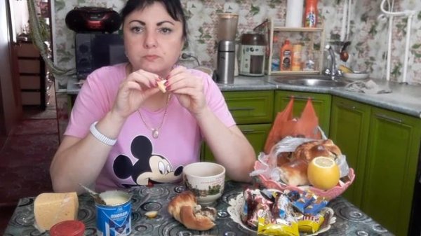 ВСЕ ЕМ И ЕМ/ЖИР НАРАЩИВАЮ/БУЛКИ ЛОПАЮ