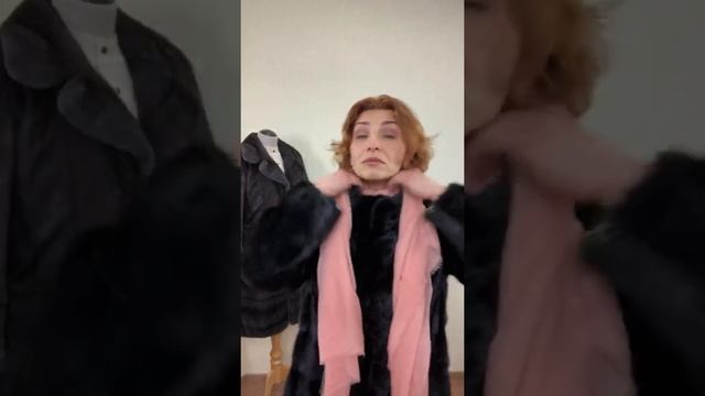 Как носить платок или палантин с шубой? смотреть онлайн