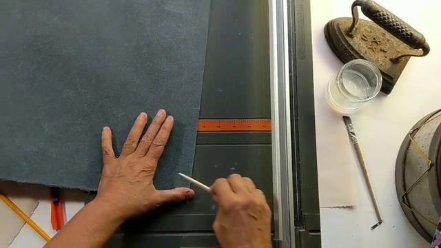 Tearing a soft edge on a beautiful piece of paper смотреть онлайн