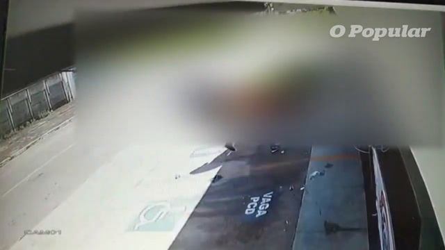 Grupo mascarado executa homem com diversos tiros e filma o crime, em Aparecida de Goiânia смотреть онлайн