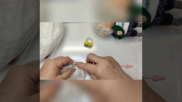 Как связать шапочку для куклы? смотреть онлайн