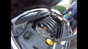 How to remove the intake manifold Renault Megane / Как снять впускной коллектор Рено Меган