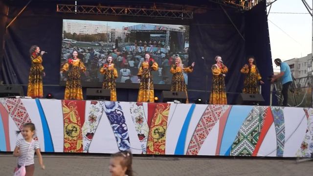 Народный ансамбль русской песни "Тарантасик" - Мы поем и пляшем смотреть онлайн