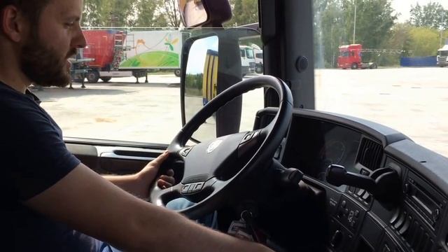 Короткий огляд тягача Scania R400 з пробігом смотреть онлайн