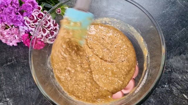 Don't waste ripe bananas! Try this easy, healthy and moist Banana Bread recipe! смотреть онлайн
