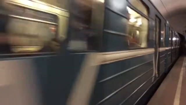 Номерной с маршрутом 13 на станции метро Чистые пруды смотреть онлайн