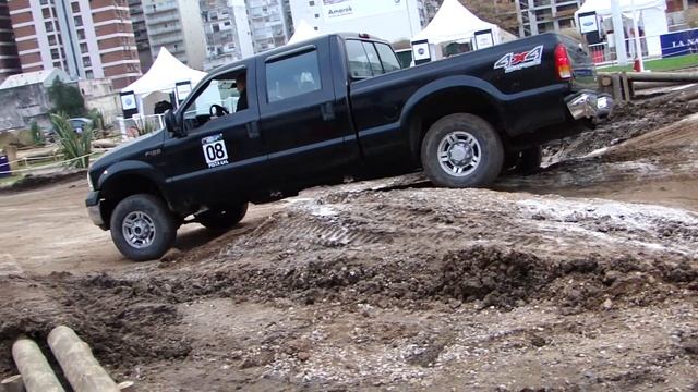 Ford F100 doble cabina en 3 ruedas y Fiat Palio Adventure Locker - Salon del Automovil Buenos Aires смотреть онлайн