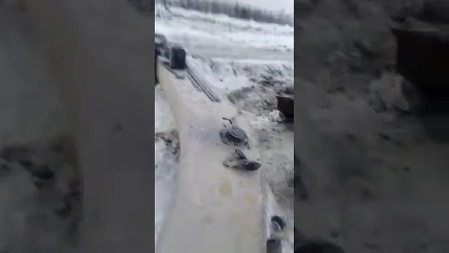 Shok Yurib turgan Ekskavatorni metallolom. Шок продали экскаватора на металлолом. смотреть онлайн