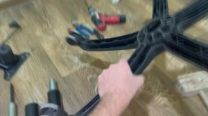 Замена газлифта и механизма качания на офисном кресле. Ремонт офисного кресла.