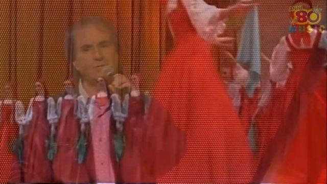 Девушки в красных кокошниках. Крис де Бург в Москве. :) "Lady In Red" Chris de Burgh смотреть онлайн
