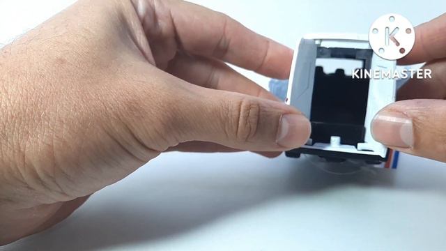 Miniatura Van Mercedes Sprinter 1/32 com SOM e LUZ смотреть онлайн