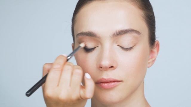 Как нарисовать растушеванную стрелку? ⬛ Макияж глаз карандашом-каялом BESPECIAL смотреть онлайн