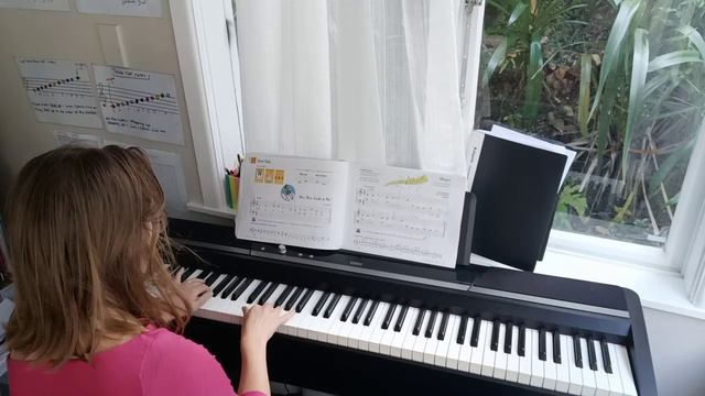 Hey hey look at me- teacher duet Play along смотреть онлайн