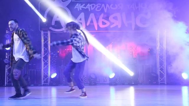 71. K Pop Duo Вова Маковецкий, Юля Куцая смотреть онлайн