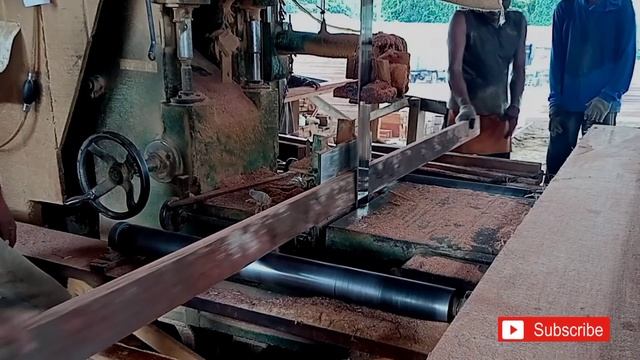 sawmill.wujud kayu Meranti merah besar di gergaji buat ukuran 3x10 dan lain lain смотреть онлайн