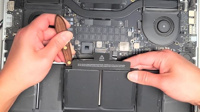 15" inch Retina MacBook Pro A1398 Late 2013 Battery Replacement Repair смотреть онлайн