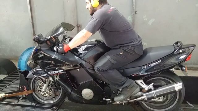 CBR 1100 XX on Dyno 1 смотреть онлайн