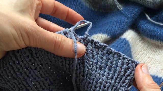 Часть 3.Привязывание вертикальной планки. Смена нити. Итальянский метод закрытия петель. смотреть онлайн