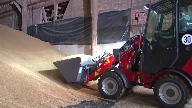 Мини погрузчик Weidemann Hoftrac 1160 смотреть онлайн