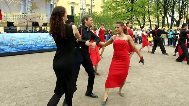 Танго втроем. Адмиралтейство 27.05.2017 смотреть онлайн