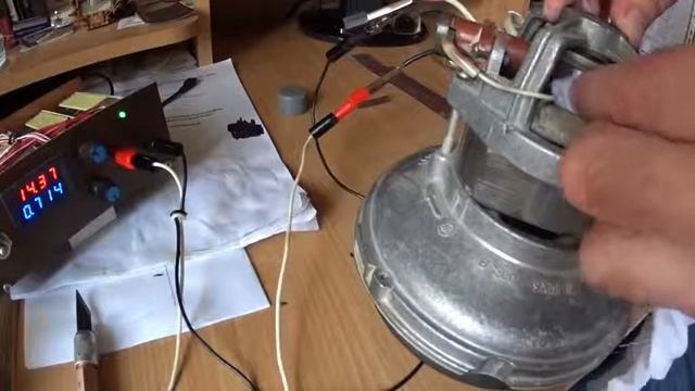 Двигатель от пылесоса. Чистка якоря. Быстро и безопасно. смотреть онлайн