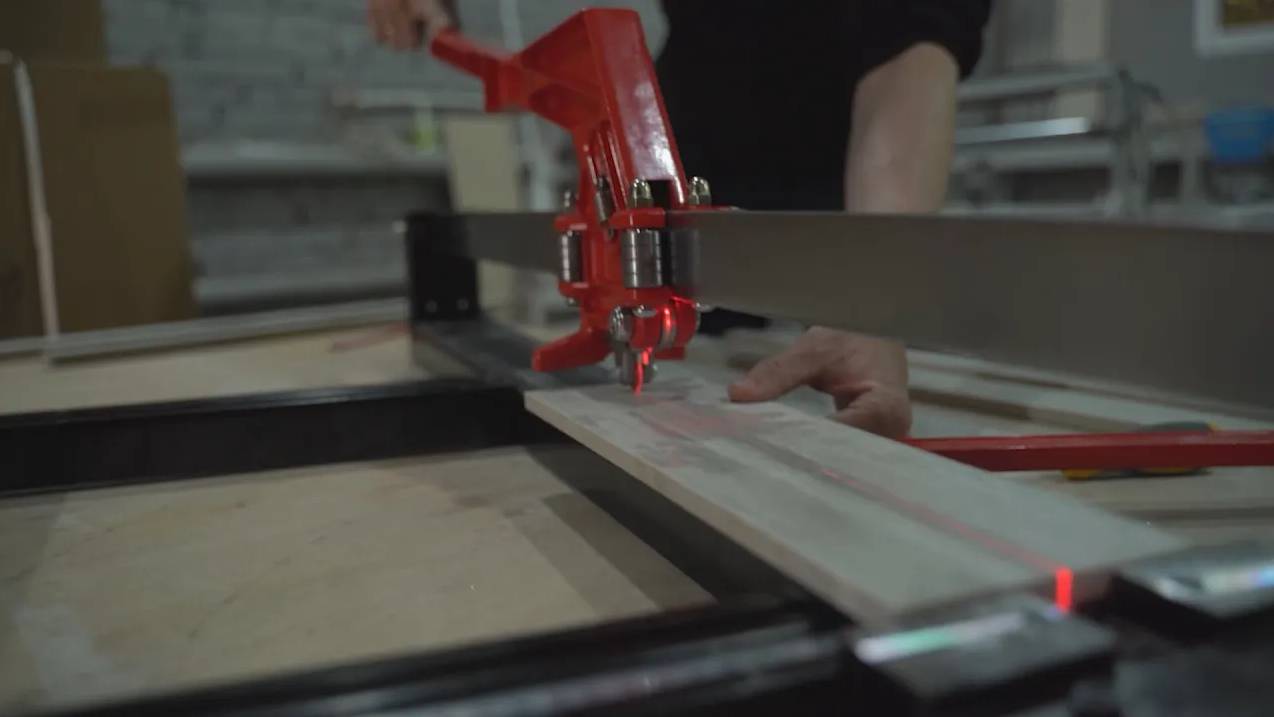 Лучший плиткорез из дешёвых Режем любую плитку ( секретное китайское масло бомба!!!) смотреть онлайн