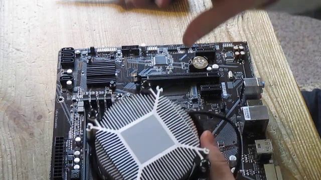 AMD CPU cooler installation. How to install AMD AM4 processor and AMD Wraith cooler on motherboard. смотреть онлайн