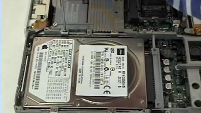 iBook G4 12" Disassembly Repair - Hard Drive Removal смотреть онлайн