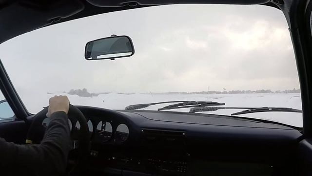 Porsche 964 Carrera 4 - Winter fun! смотреть онлайн