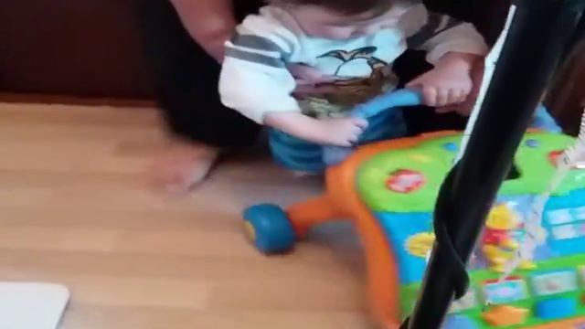 Макар учиться ходить, ПЕРВЫЕ ШАГИ , новый ЧЕЛЛЕНДЖ, новинка 2017, юмор irl react топ in real life смотреть онлайн