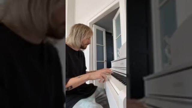 Женя Мильковский - Карантин уходи (piano) Эфир 22.09.20 смотреть онлайн