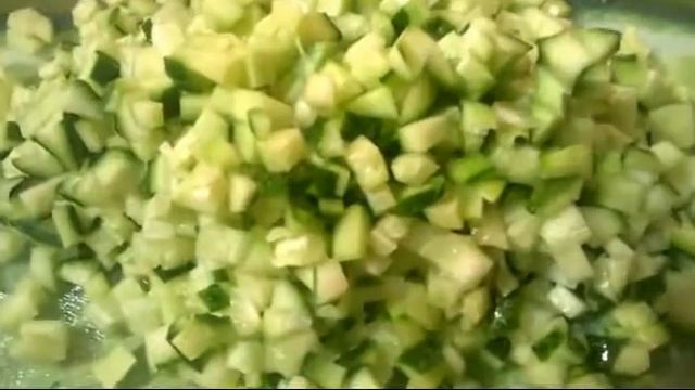 ОКРОШКА на МЯСНОМ БУЛЬОНЕ со СМЕТАНОЙ смотреть онлайн