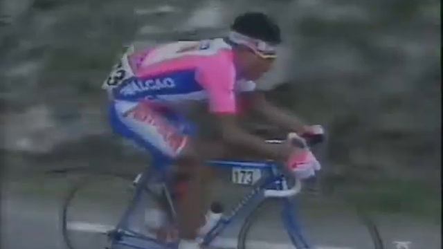 Vuelta a España 1992 .Etapa 18 Salamanca-Ávila. Ataca Perico en Serranillos.Victoria de Enrico Zain смотреть онлайн