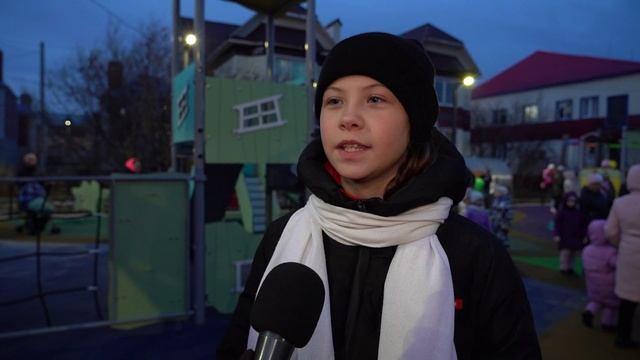 Жителям ярсалинского микрорайона Северный презентовали новую детскую площадку смотреть онлайн