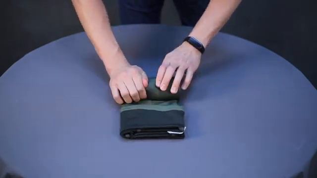 Компактная упаковка вещей в поход. Способ - "Army roll" смотреть онлайн