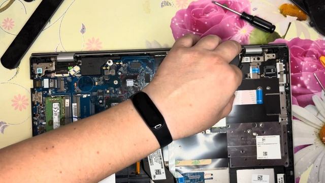 HP I5-CC502NW. Разбор и замена клавиатуры смотреть онлайн