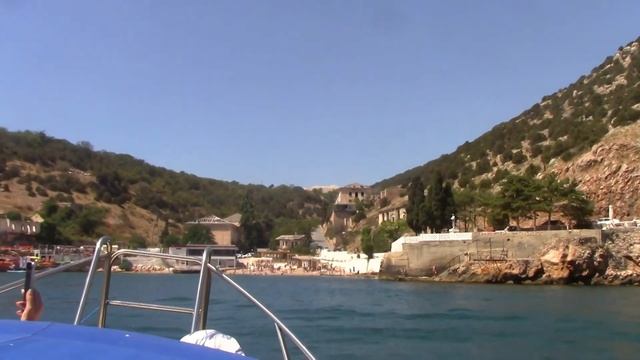 Балаклава прогулка на катере плывем по БАЛАКЛАВСКИМ БУХТАМ смотреть онлайн