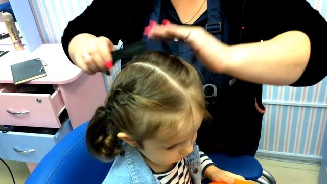 Мы в парикмахерской, делаем причёску . Видео для детей. смотреть онлайн