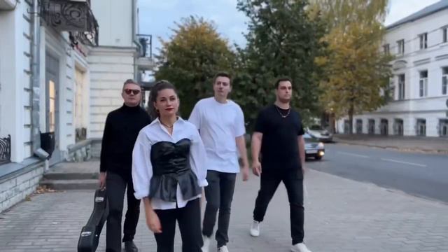 Кавер Лондон Goodbye известной группы 90-х Кармен в исполнении кавер группы ЧЕРНО/БЕЛОЕ, Кострома смотреть онлайн