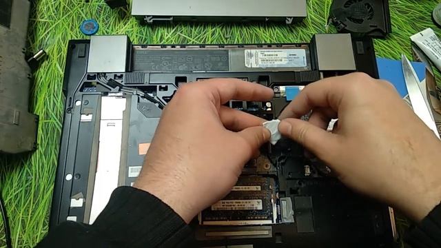 Замена ТЕРМОПАСТЫ и Батарейки КМОС на Dell Latitude E6410 // CMOS Battery And Thermal Grease Replac