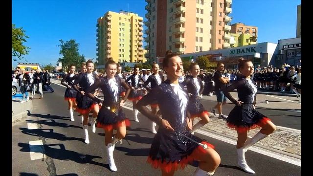 XXI Mistrz Polski Mażoretek Parada Uliczna w fotograficznej Relacji Kędzierzyn-Koźle смотреть онлайн