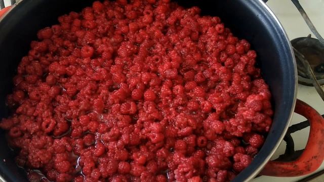 Малиновое варенье-пятиминутка на сковороде смотреть онлайн
