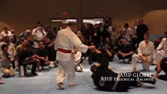 Prof.Wally Jay - 90 years old, Small Circle Ju-Jitsu Demonstration смотреть онлайн