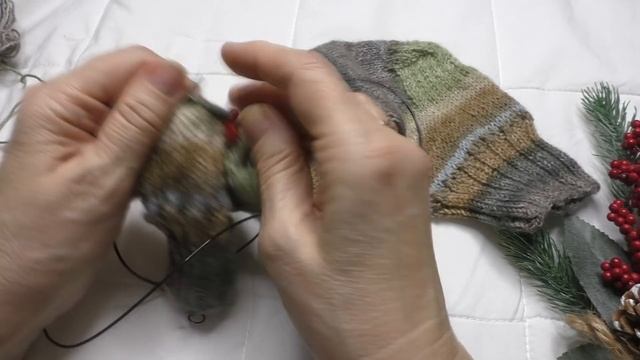 ГОТОВЫ НОСОЧКИ В ПОДАРОК ВНУЧКЕ! КАК И ОБЕЩАЛА, РАССКАЖУ ИЗ ЧЕГО, ЧЕМ И КАК ВЯЗАЛА! ПОПЕТЕЛЬНО! смотреть онлайн