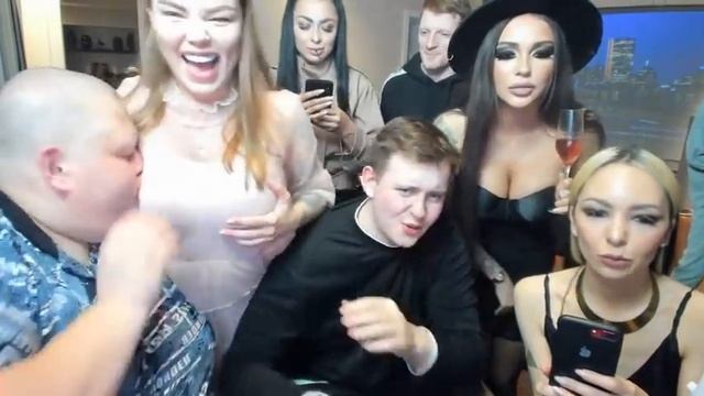 @PolnoetvGrisha у Mellstroy / Все моменты с Гришей, Олеся Малибу, Фелиция смотреть онлайн