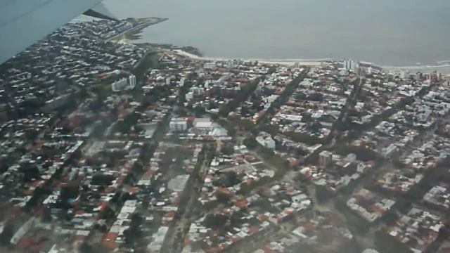 Boeing 767 landing at Carrasco's Airport Uruguay смотреть онлайн