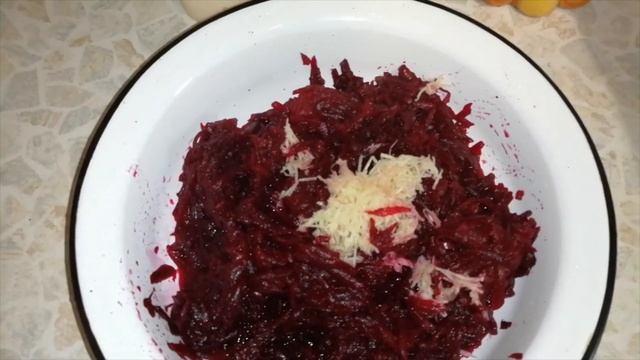 Самый простой салат из свеклы. Рецепт смотреть онлайн