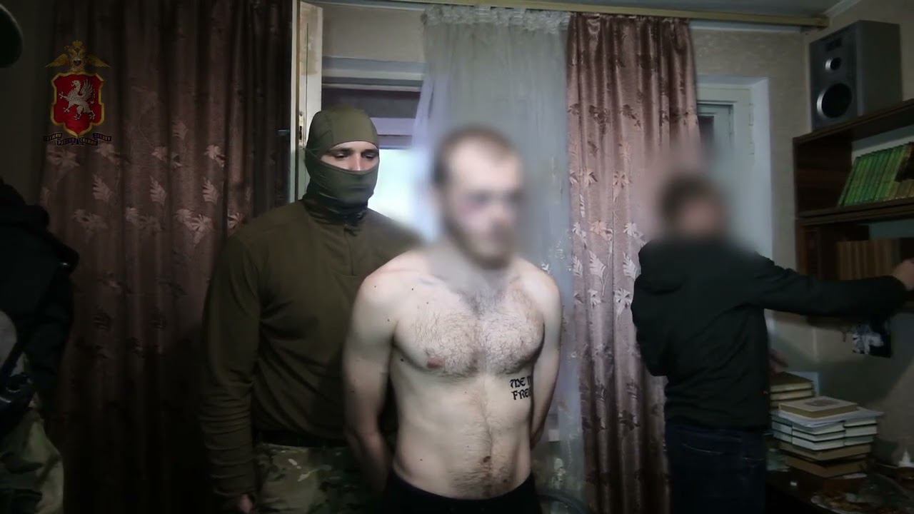 Резали колеса машин с буквой Z: двух севастопольцев заключили под стражу смотреть онлайн