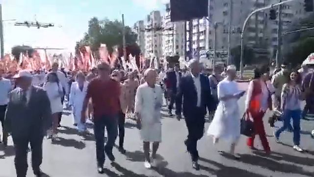 Aproape 20 de mii de cetățeni participă la marșul „Iubim Moldova” смотреть онлайн