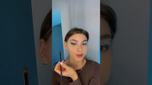 ПРИКЛЕИЛА ЦЕПИ НА ГЛАЗА! Самый необычный макияж смотреть онлайн